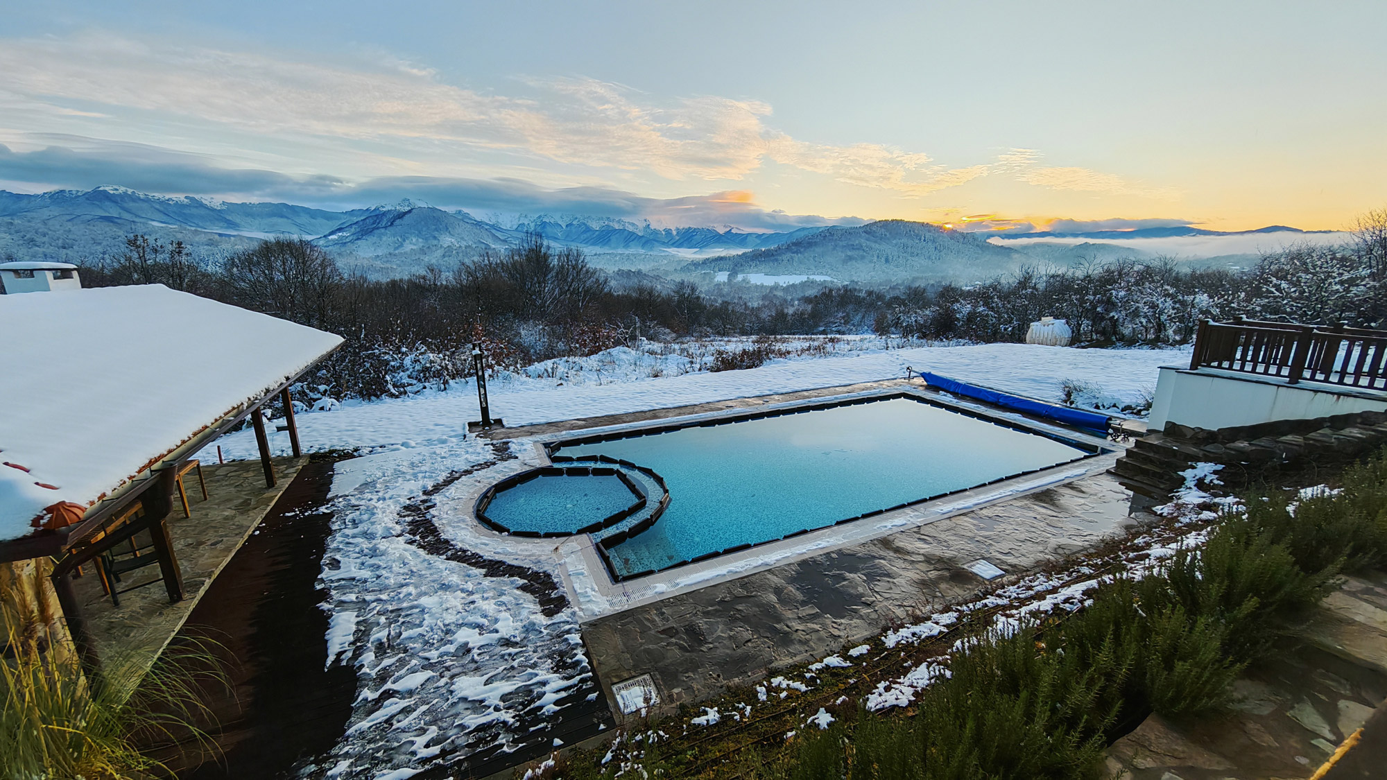 StarKravenik Guest House with pool and mountain views
