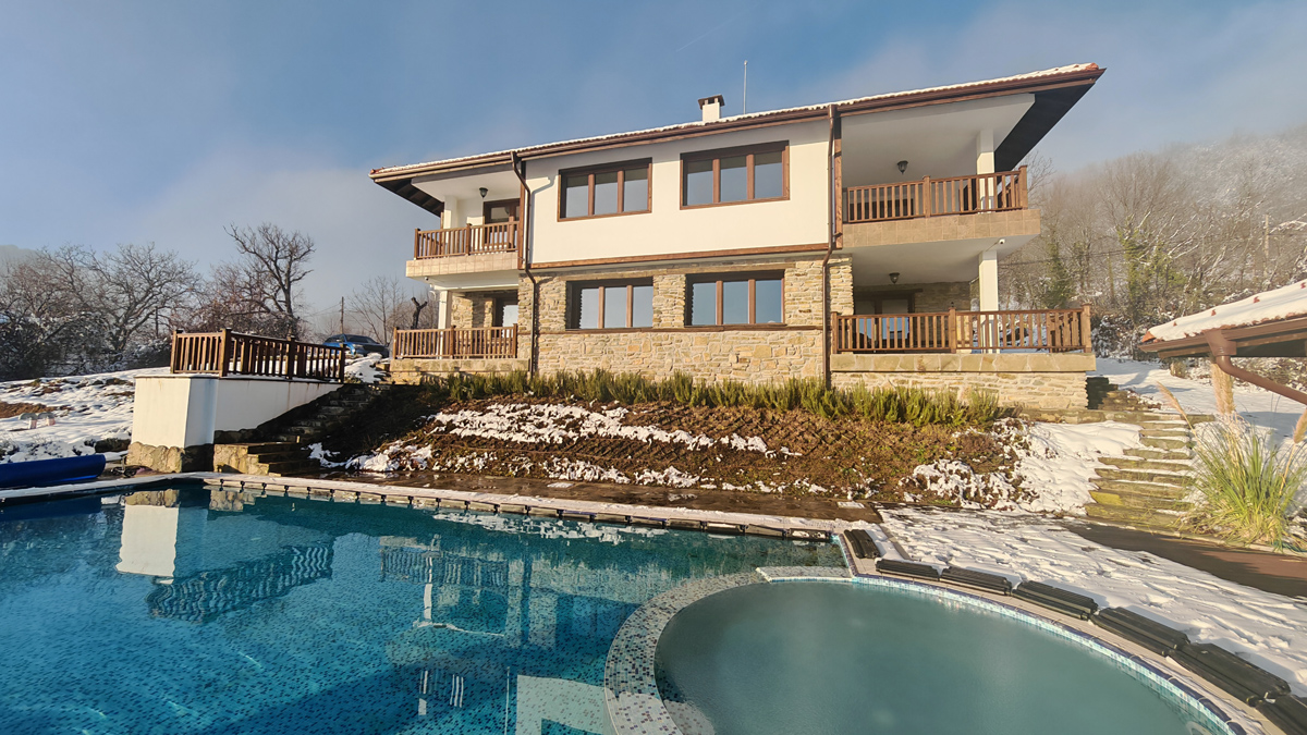 Traditional exterior of StarKravenik Guest House